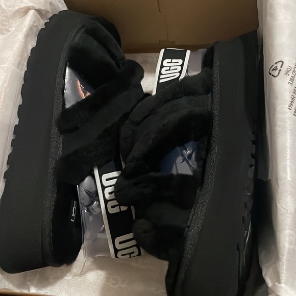 NIB UGG Slipper size 9 - Picture 8 of 9